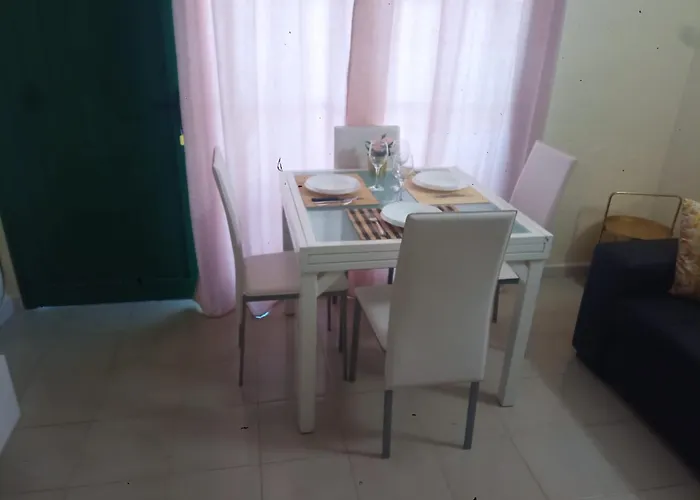 Sunny With Pool View By Ocean Lägenhet