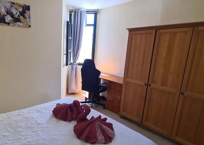 Sunny With Pool View By Ocean Lägenhet *