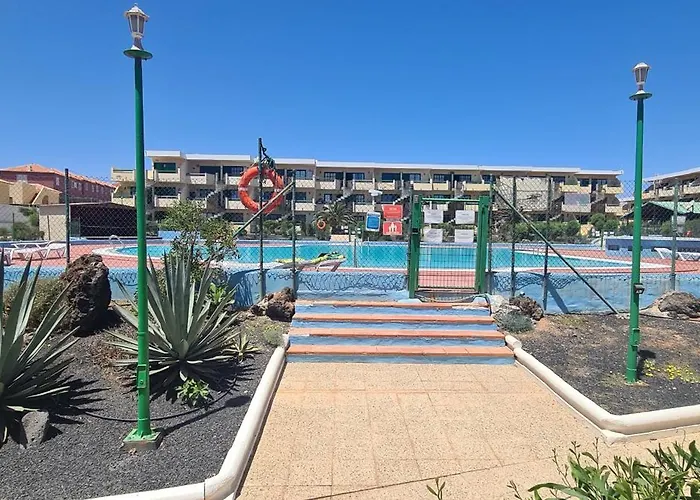 Sunny With Pool View By Ocean Lägenhet *